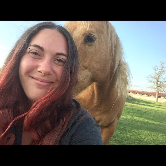 Meet your Posher, Jennifer - Picture 2 of 4